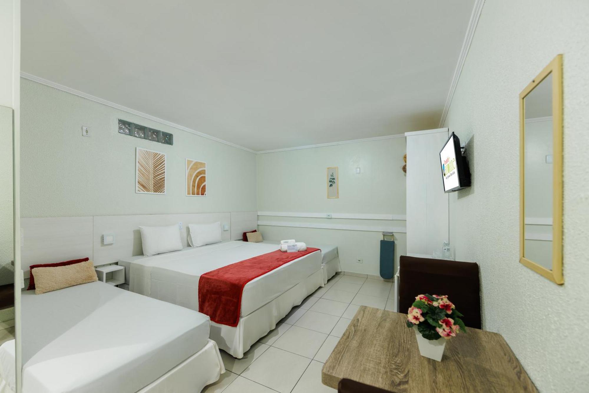 Hotel E Pousada Caroline Foz do Iguacu Exterior photo